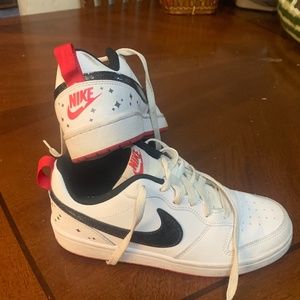 Slightly used nike sneakers